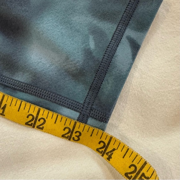 🍒 Athleta Blue Tie Dye Elation Tight — Size S 🍒 - Picture 8 of 11
